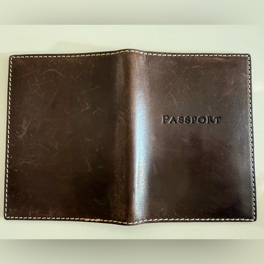 DOONEY & BOURKE Leather Passport Case - Picture 3 of 6